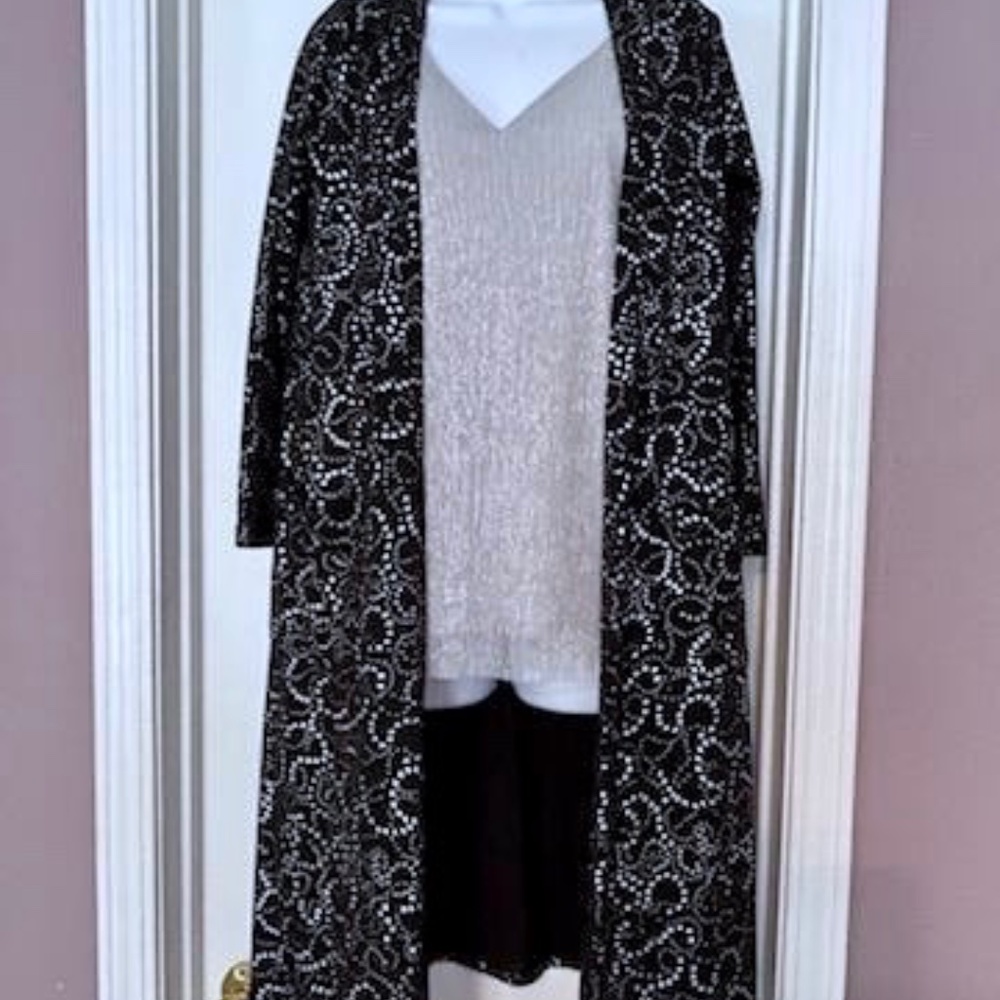💲SALE💲 NWOT Lularoe Black Duster with Silver Accents Sz S